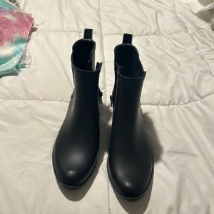 Black Lucky brand rubber boots